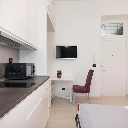 Modern And Bright Flat In Esquilino شقة *