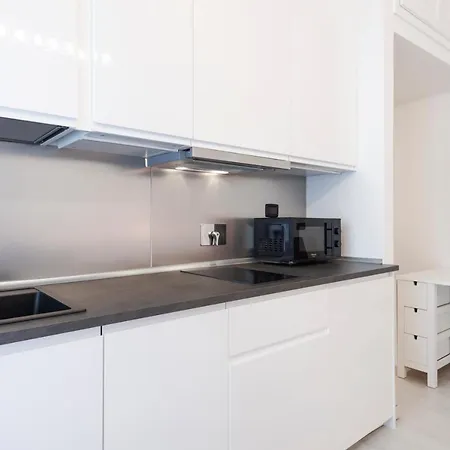 Modern And Bright Flat In Esquilino روما